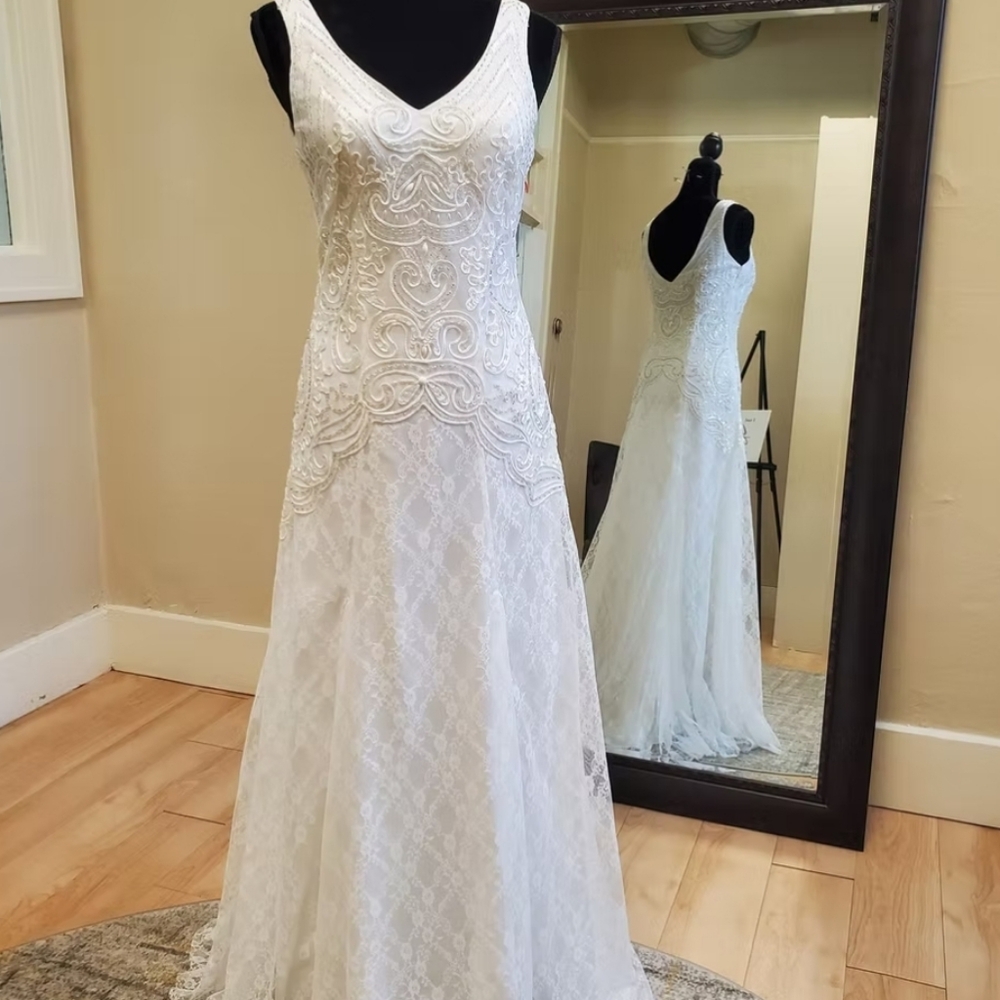 Size 0 white tank strap v-neck & back lace fit & flare bridal gown NWT Sue Wong